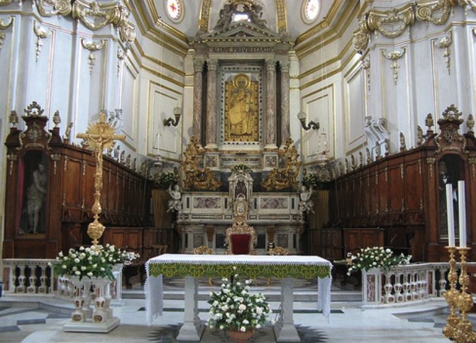 interieur-chiesa-santa-maria-assunta-positano