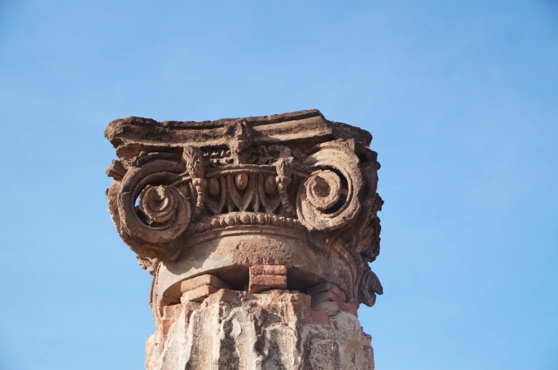 colonnade-en-pierre-pompei